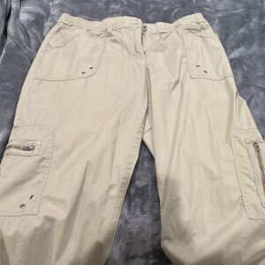 Chicos army pants green with lots of pockets and zippers, and they are  capris